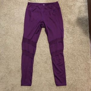 Plum workout leggings w/mesh detail